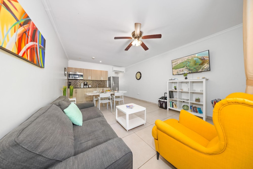 Lovely 1br1ba Condo Walk to Beach Pool BBQ