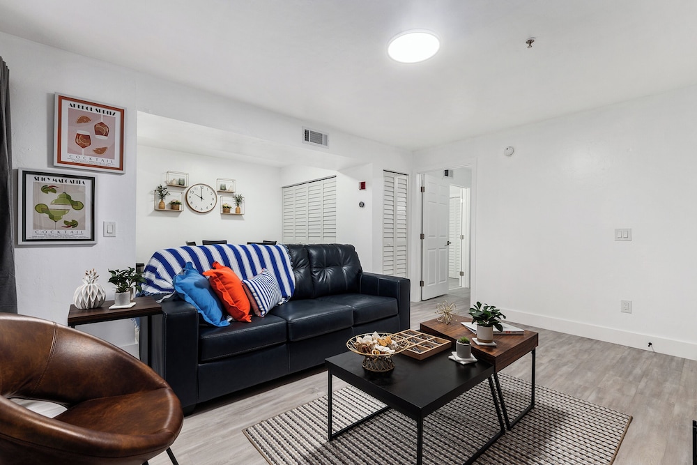 Cozy UF Condo Near Shands UF on Archer