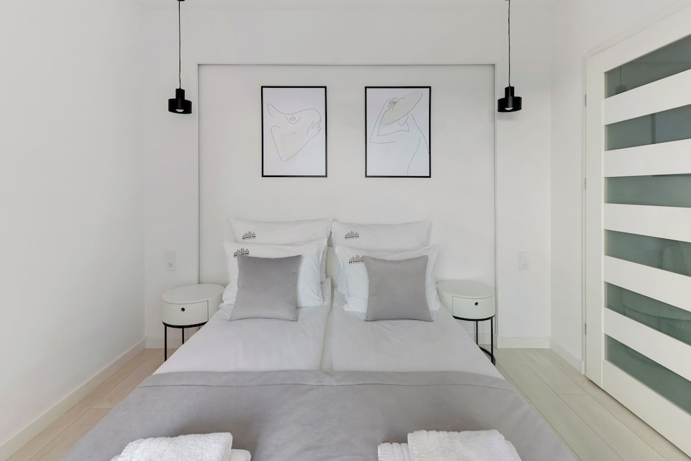 Aura - Riverside & Parking by Downtown Apartments