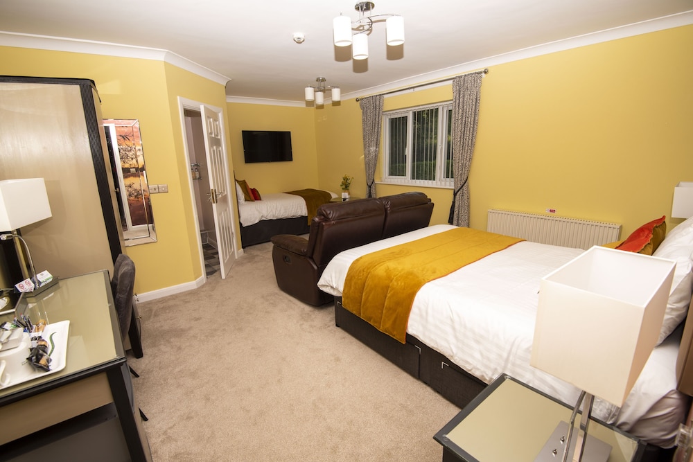 Bridleways Guest House & Holiday Homes