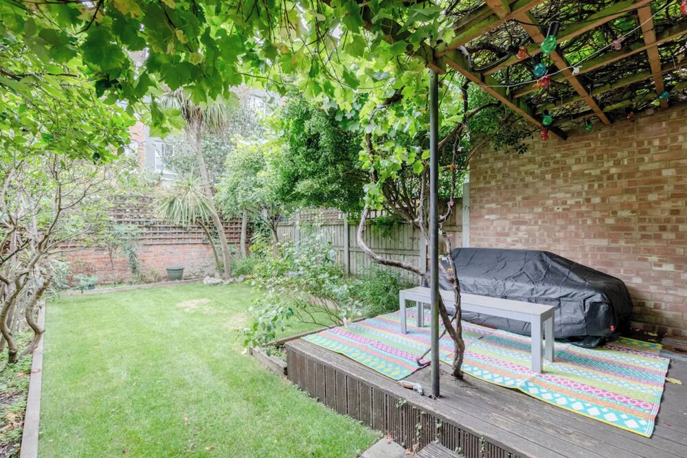 Spacious 1BD Flat With Garden - Hampstead Heath