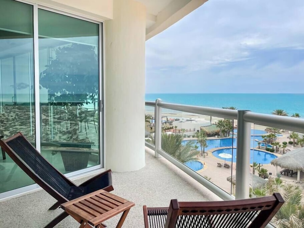 Quiet Beachfront Condo With Pools Private Beach