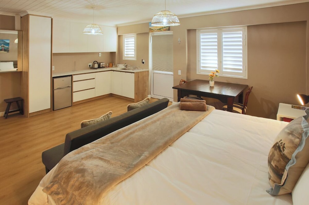 Tasties' Langebaan 8 Sleeper