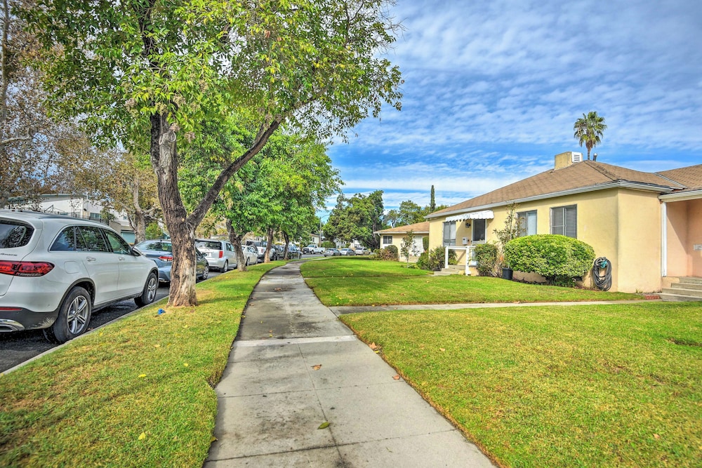 Burbank Vacations - Stylish Modern Burbank Gem w/ Private Yard! - Property Image 7