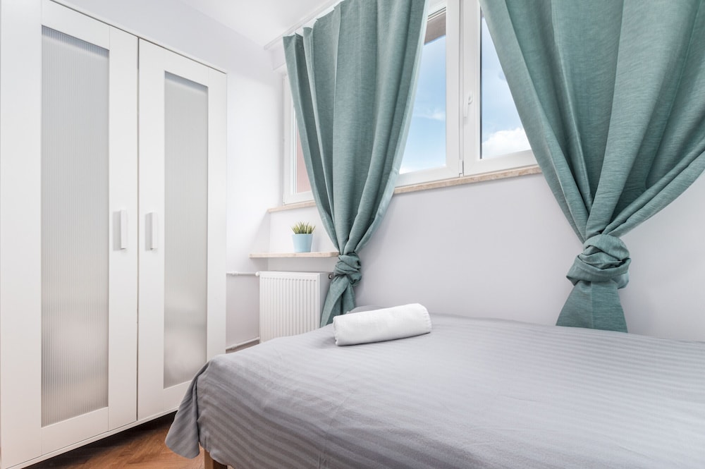 Apartment Warsaw Solec by Renters view 2