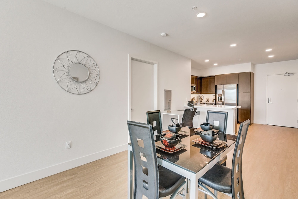 Stylish 2BR Near Dodgers Stadium by Oneluxstay