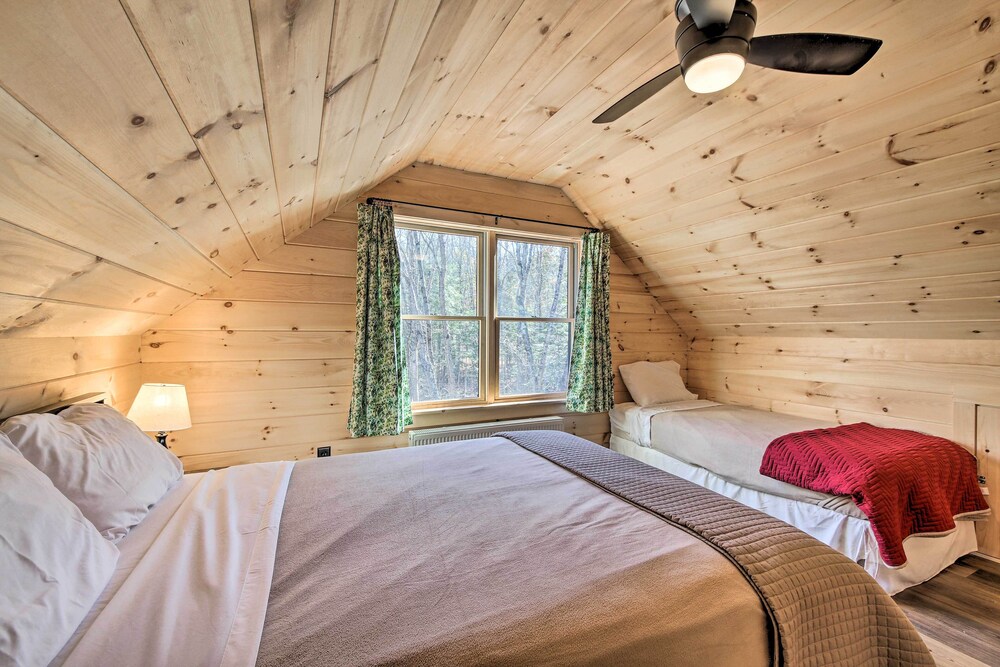 Inviting Webb Lake Cabin w/ Mountain Views view 2