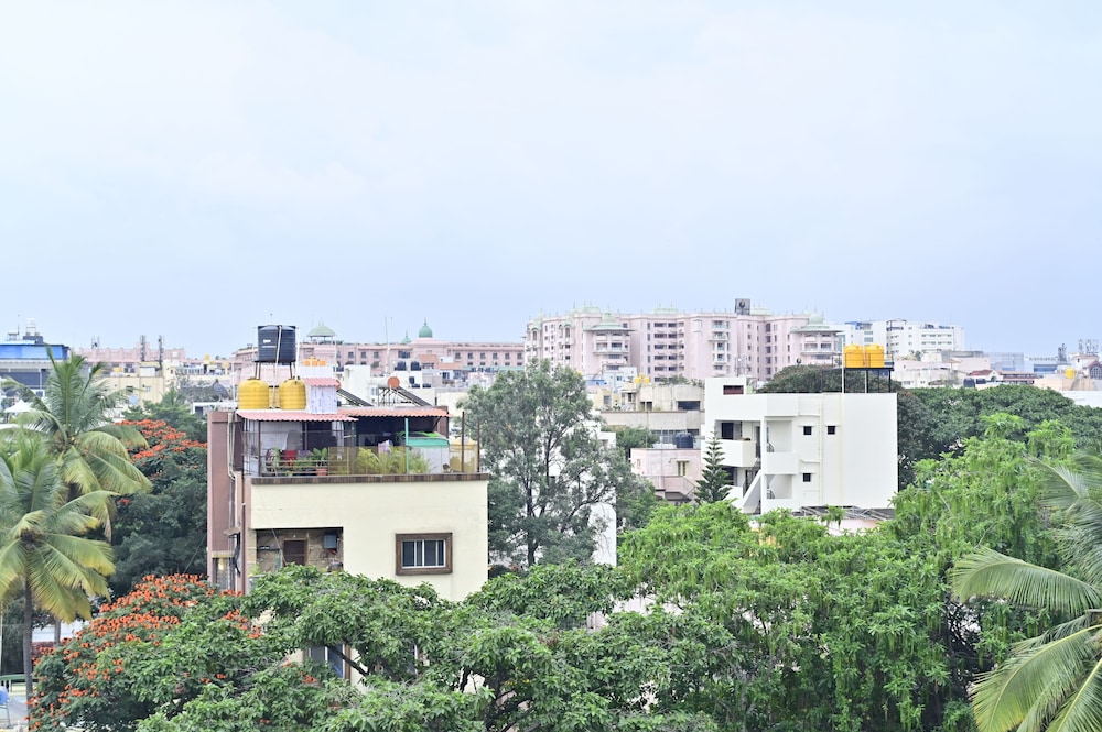 Hotel Noble Nook 100 ft. Road Indiranagar