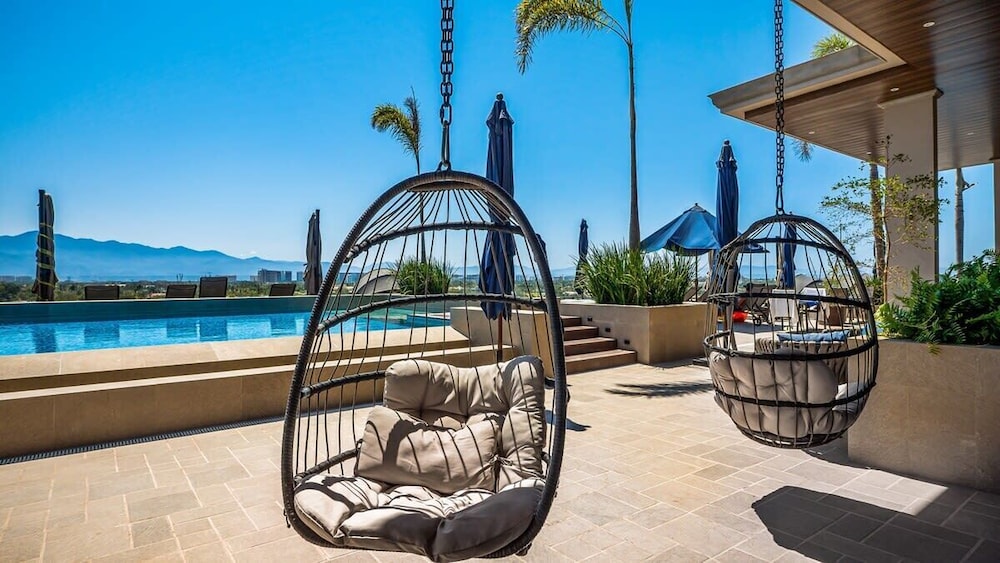 Equipped 3BR House - Pool - Gym - 5 min to Beach