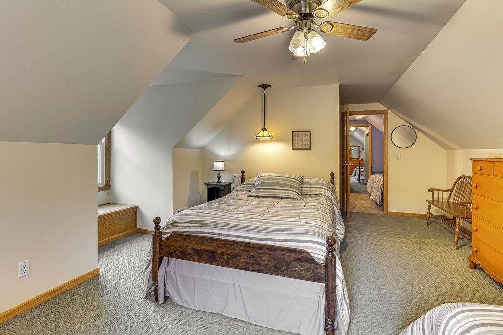 2 Mi to Woodbury Wildlife Area: Cozy Farmhouse!