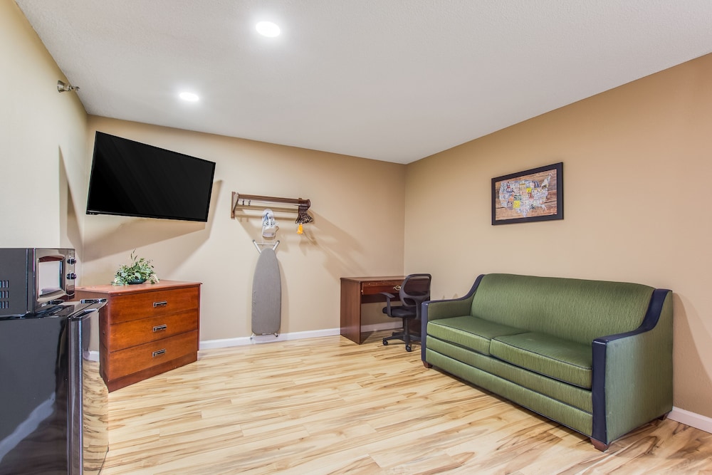 Econo Lodge Shelbyville - Property Image 22