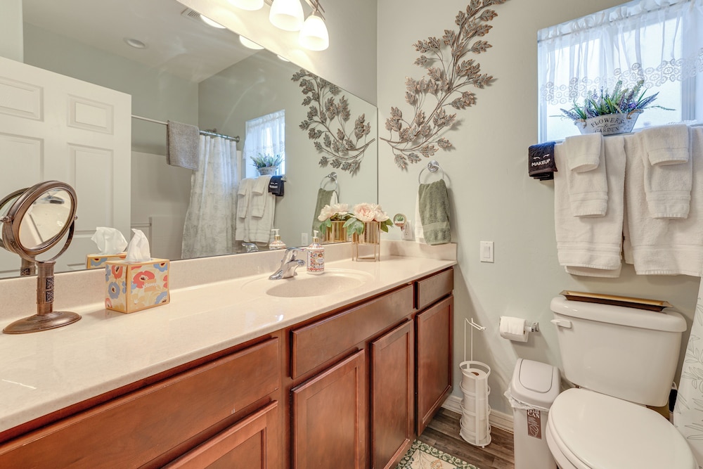 6 Mi to Dtwn Tempe: Pet-friendly Retreat w/ Yard!, photo 11