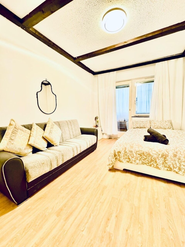 Cozy 7BR Villa Near Blumengarten