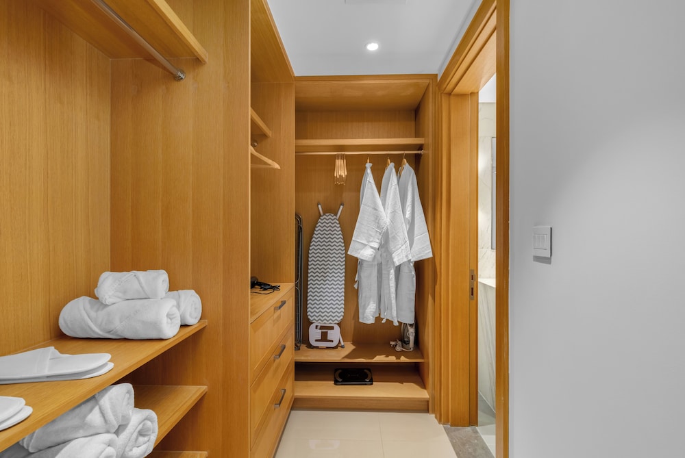 Roomszy Residences - Opera Grand
