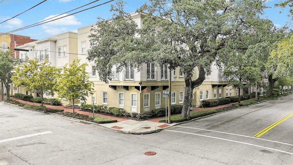 2 Suites Walkable Historic District Location The Juliette by Avantstay
