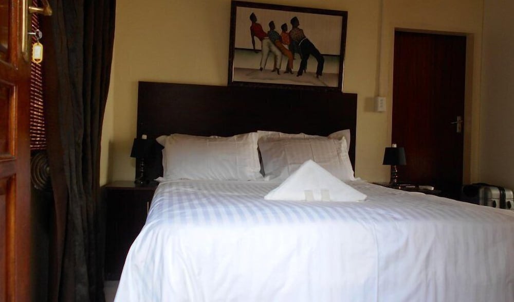 Nandi'S Guesthouse view 2