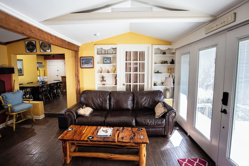 Hill Country Retreat 2 Bedroom 2 Bath