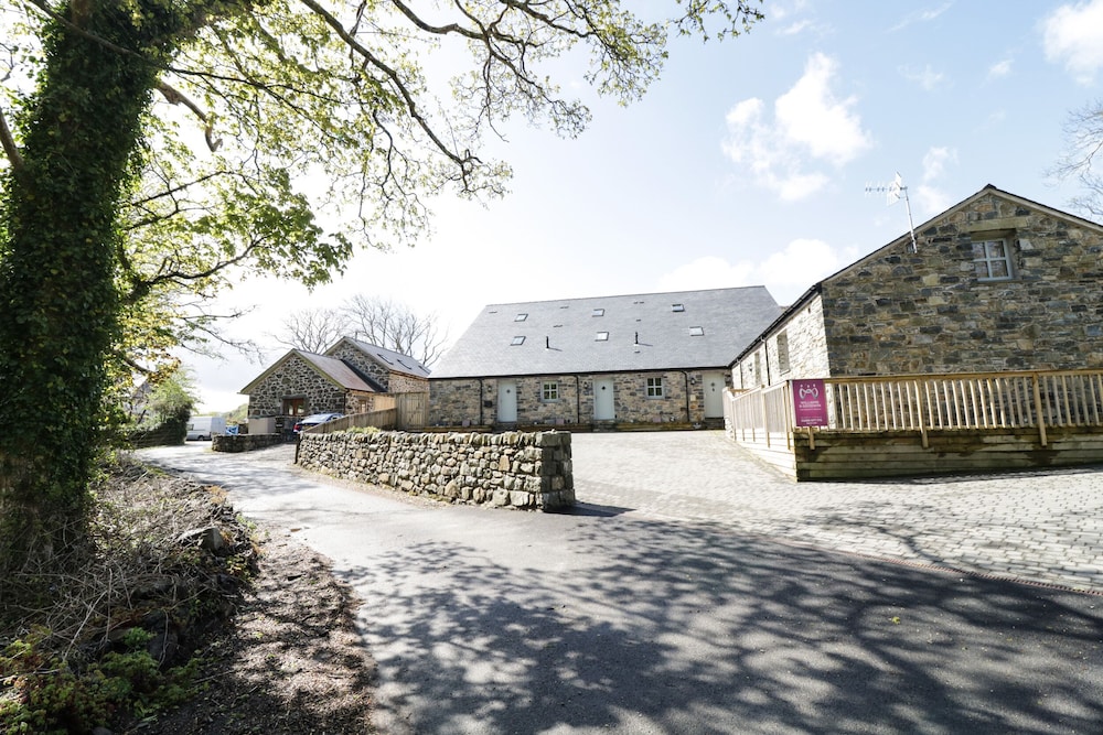 2 Pensyflog Barns