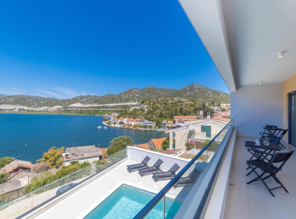 Luxury Villa Navis