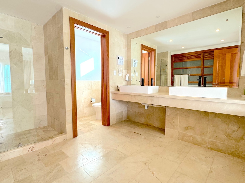 Playa Palmera Beach Front Apartments