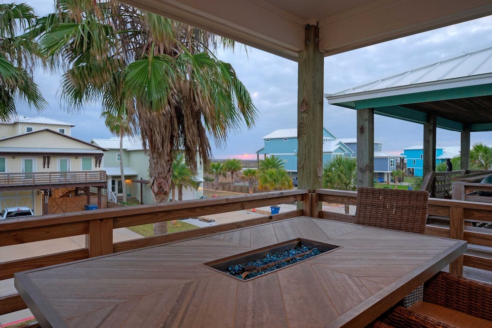 Coastal Escape w/ Pond Views + Pool Access Grahams Getaway by Avantstay