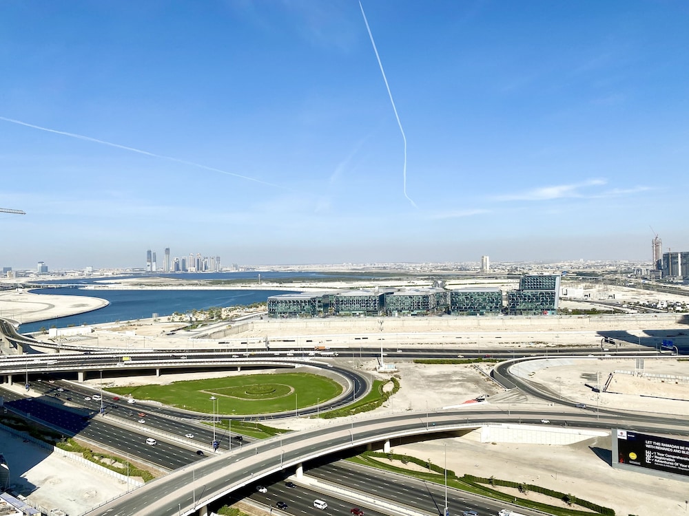  Luxe Apt with Panoramic Views and Terrace