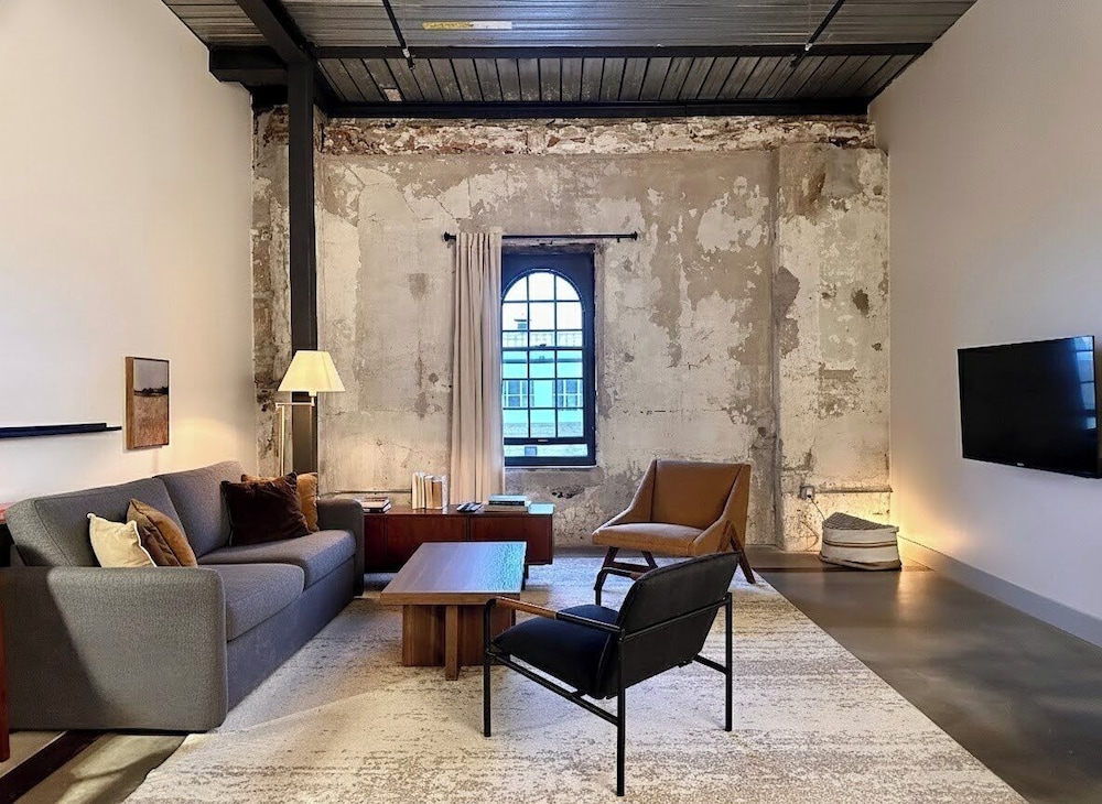 Brewery District Apartment Near Fiserv with Rooftop, Gym, and Parking