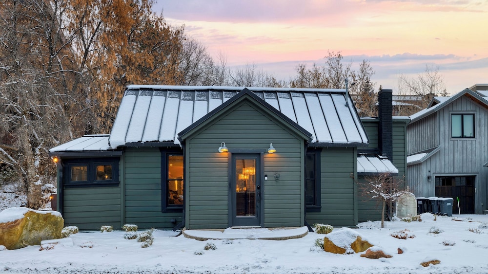 Walk to Park City Mountain Ski Resort & Main St The Safe House by Avantstay