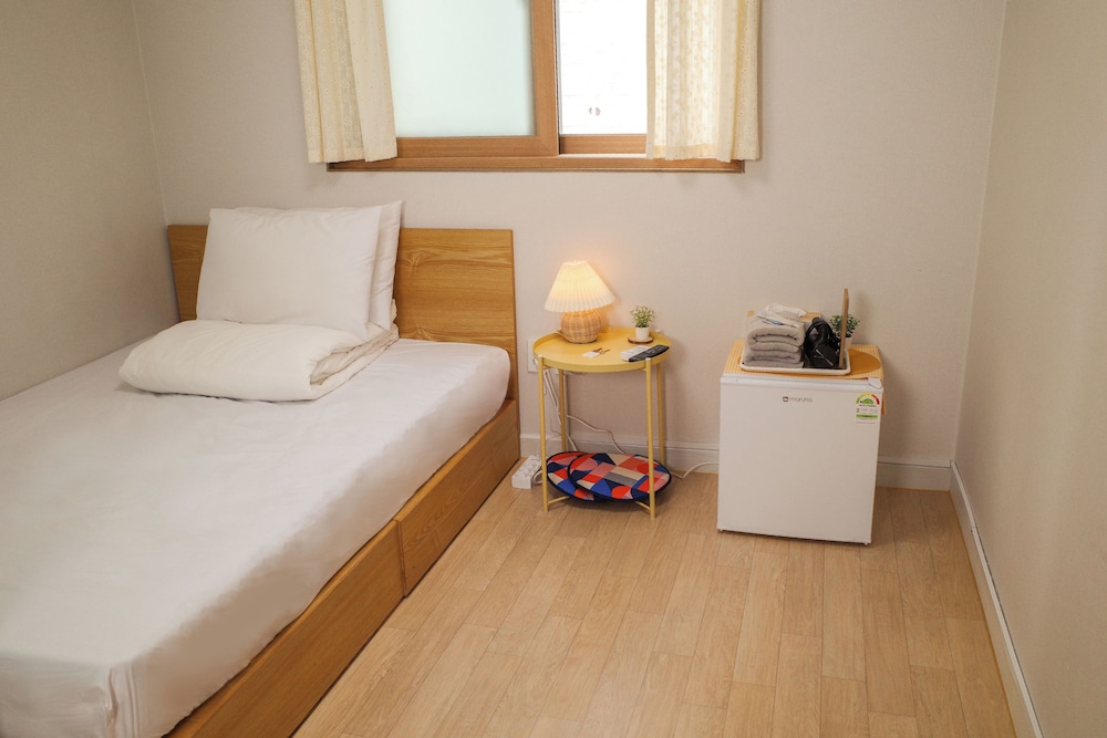 Starria Hostel foreign guest only 33