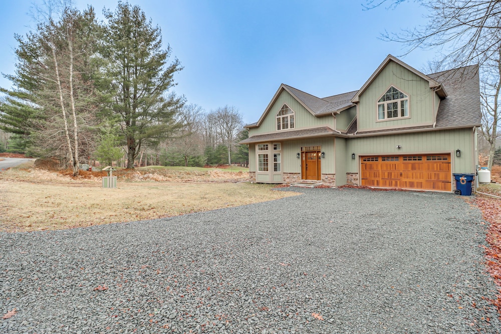 Bbq-ready Deck: Lake Harmony Home w/ Fire Pit