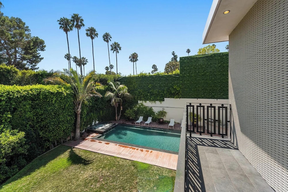 Alta Royale - Exquisite Designer Retreat Near Soho House & Rodeo Drive