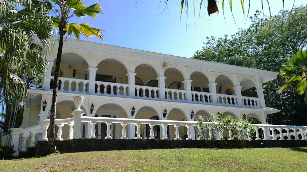 Villa Quebrada Estate