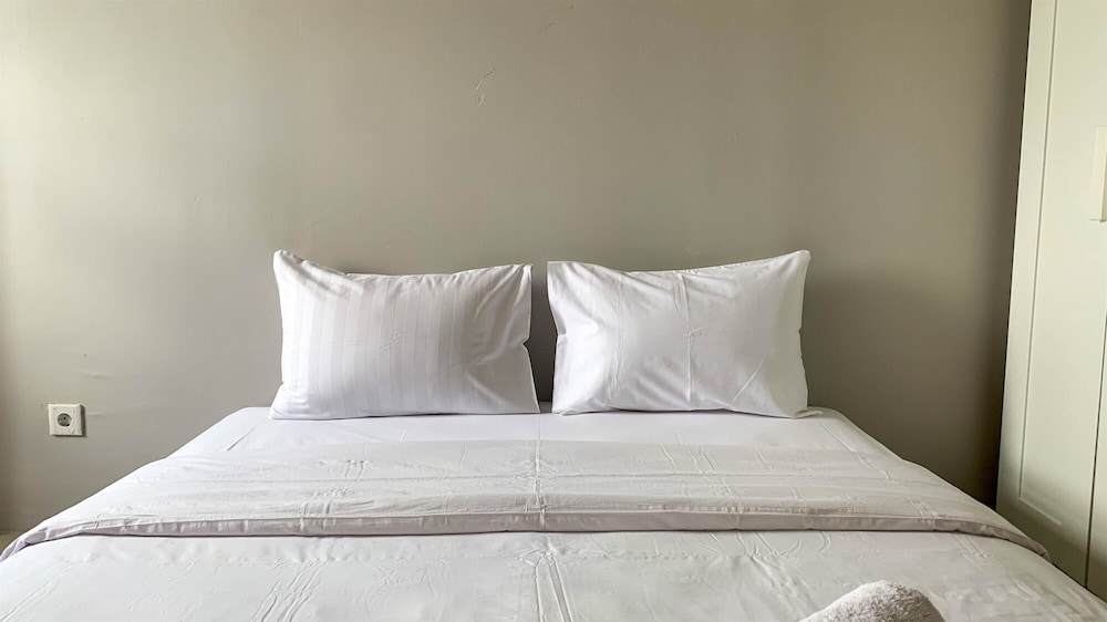 Cozy Studio at Belmont Residence Puri Apartment
