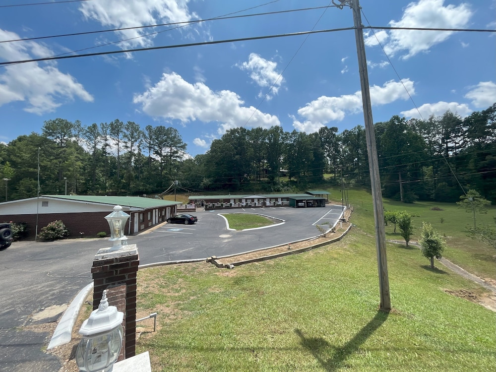 Pine Tree Inn