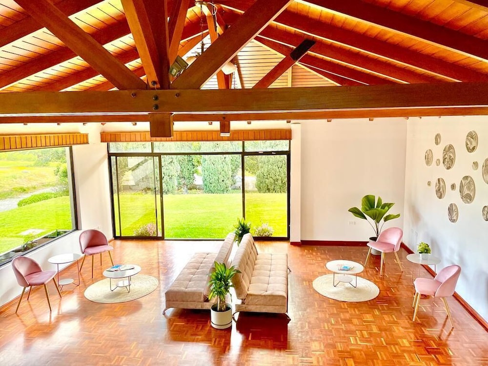 Quito Airport Suites