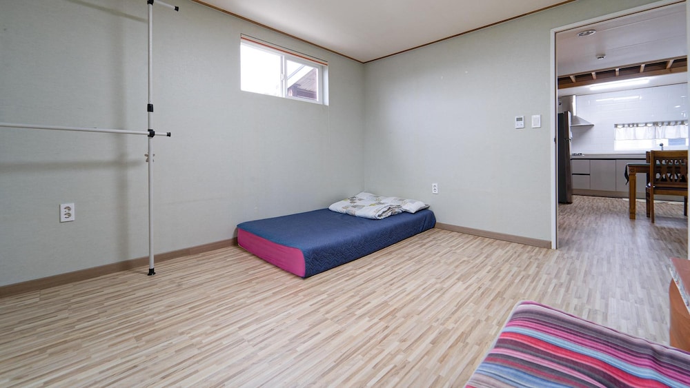 Seogwipo Haemil Dokchae Pension