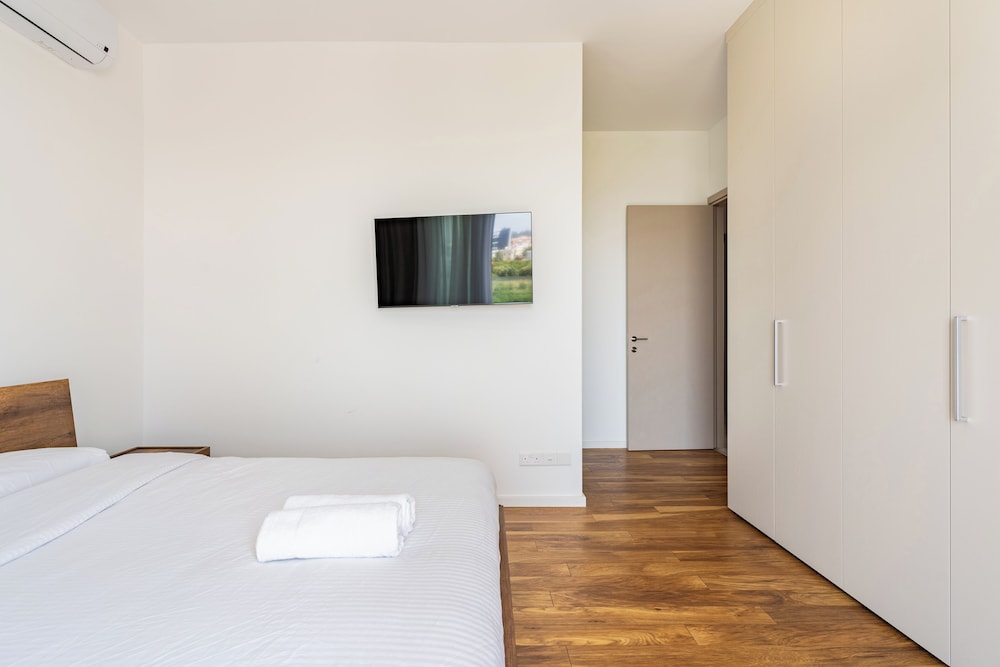 YAMAS Urban Living Platinum 77 Apartments