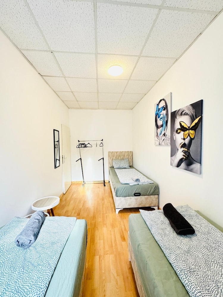 Cityside Two Bedroom Apt Budget Stay