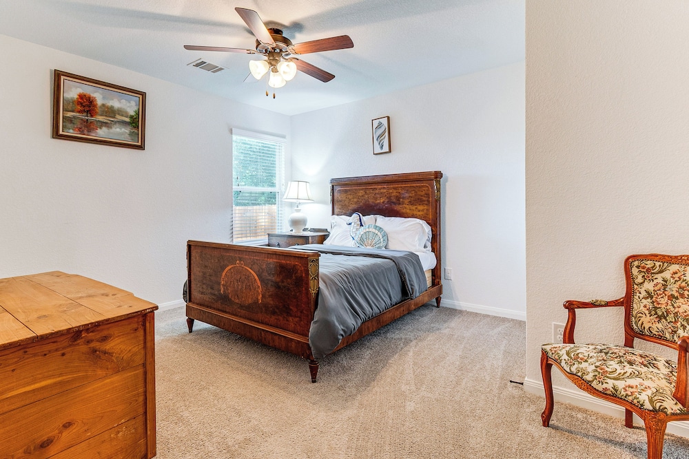 Lake Conroe Home w/ Yard: Half-mi to Boating!