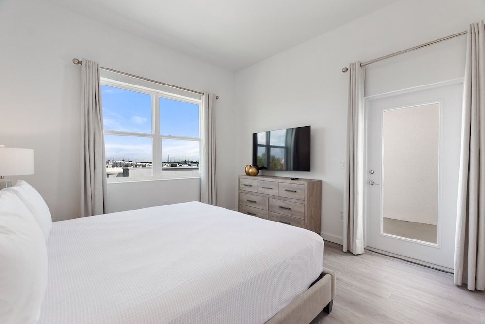 Harmony Haven Boutique Townhome At Azzure Resort Near Disney By Shine Villas 6 Bedroom Townhouse