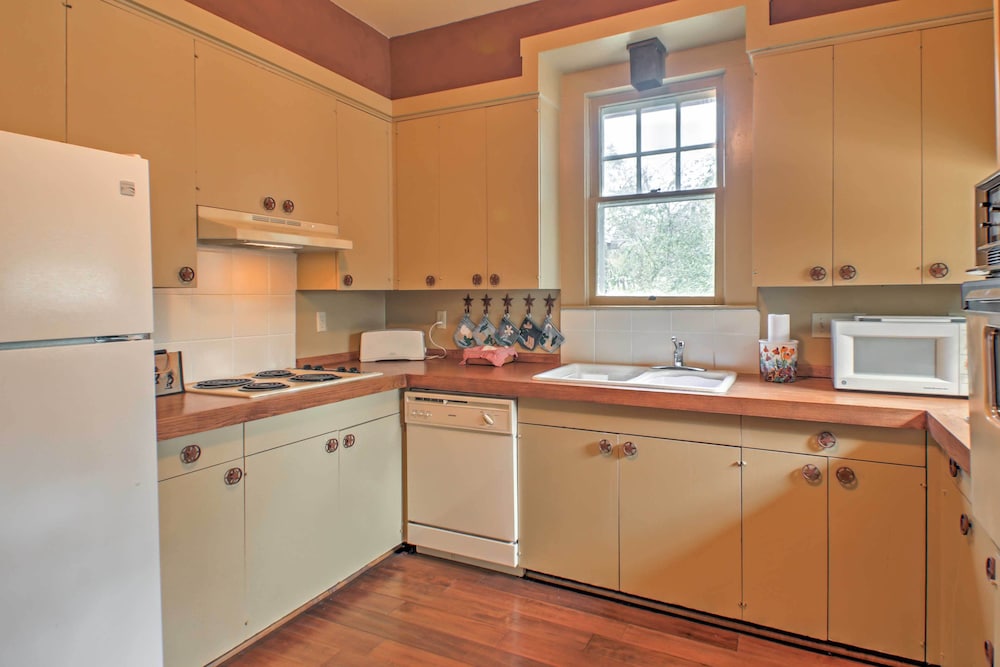 'august Schmidt' Fredericksburg Cottage w/ Hot Tub view 5