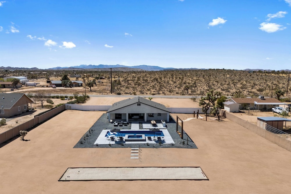 Bocce, Pool+spa, Game Room, Firepit Modern Oasis Yucca Haven by Avantstay