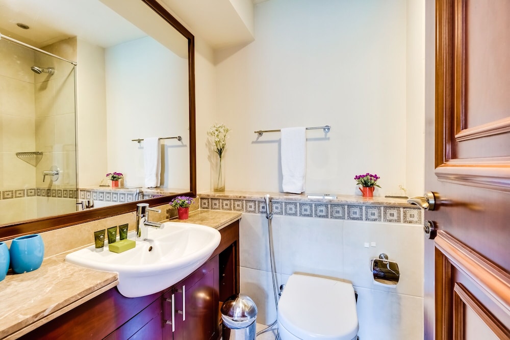 Fairmont North Luxury 2 BR Apt Palm