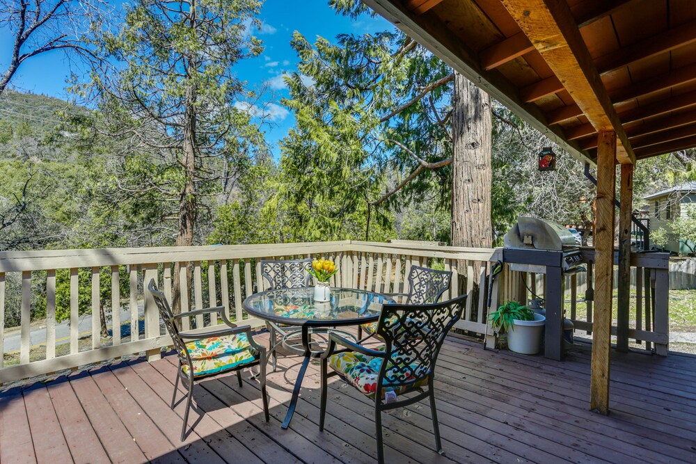 9 Mi to Bass Lake: Cabin w/ Fire Pit in Wishon! view 4