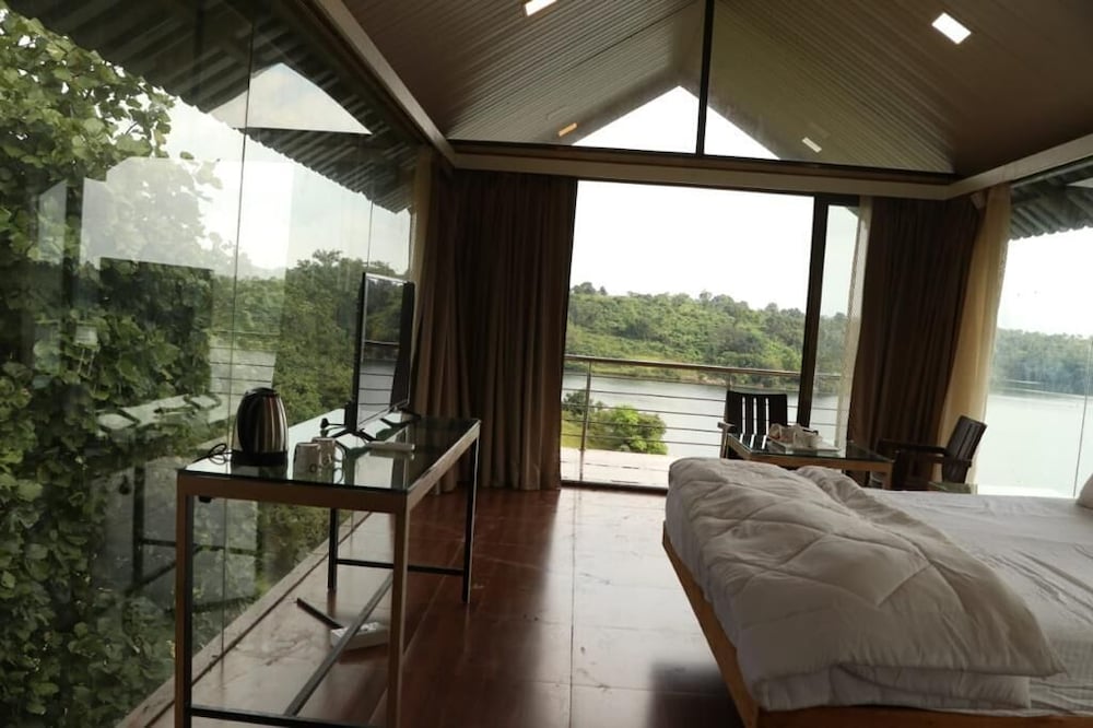 Shvas Island Resort