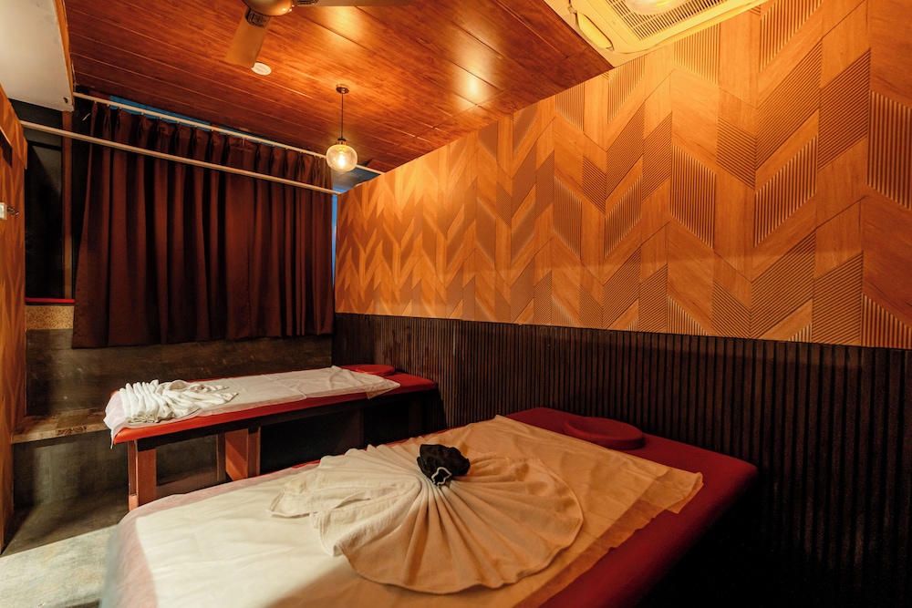 Treebo Premium Nova Candolim with Pool and spa