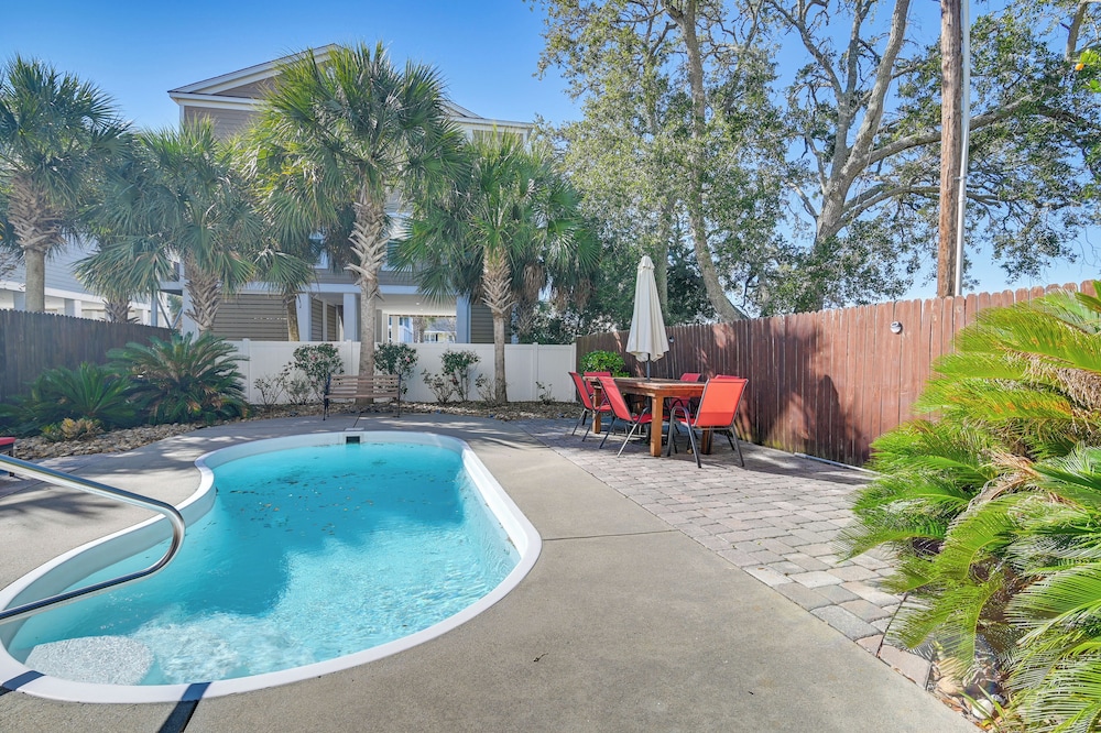 2 Blocks to Ocean: Garden City Beach Home w/ Pool!