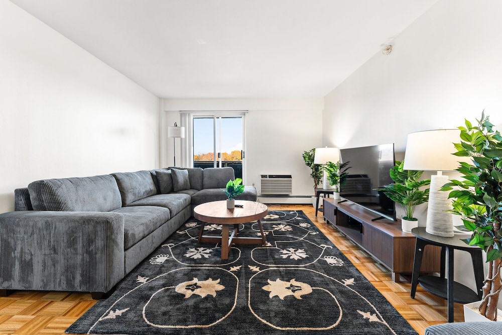 Furnished Apartment Near Longwood