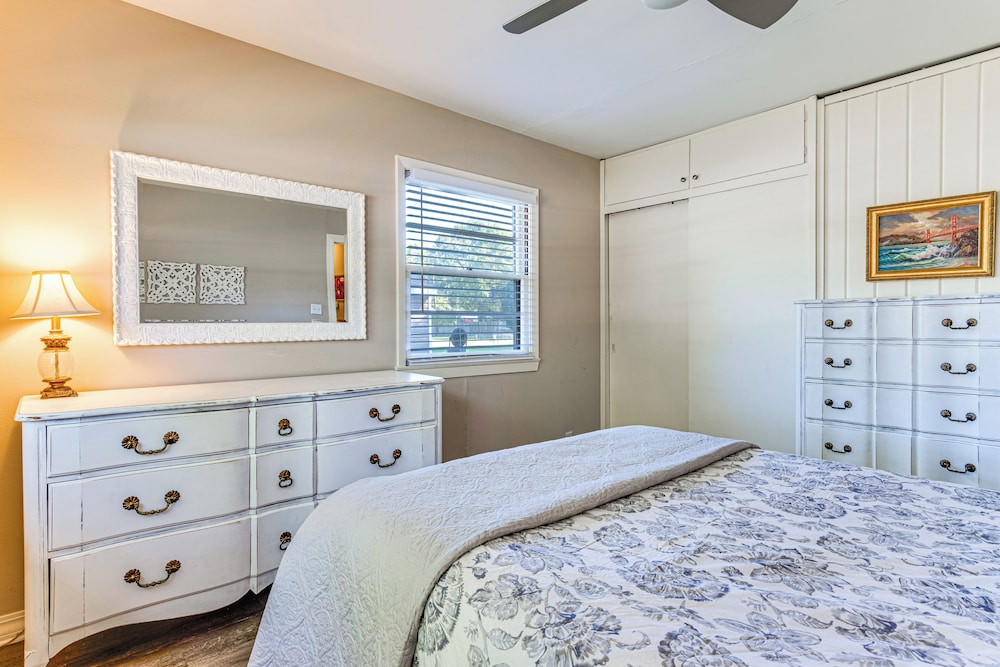 2 Mi to Purdue: Modern Home in West Lafayette