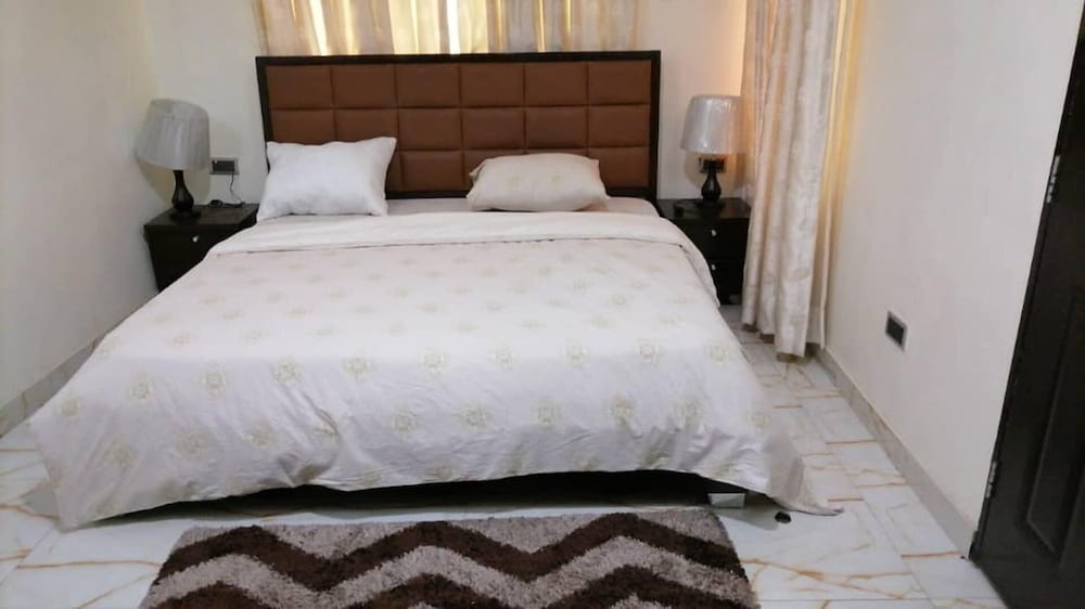 Stunning 2-bed Apartment in Lagos view 3